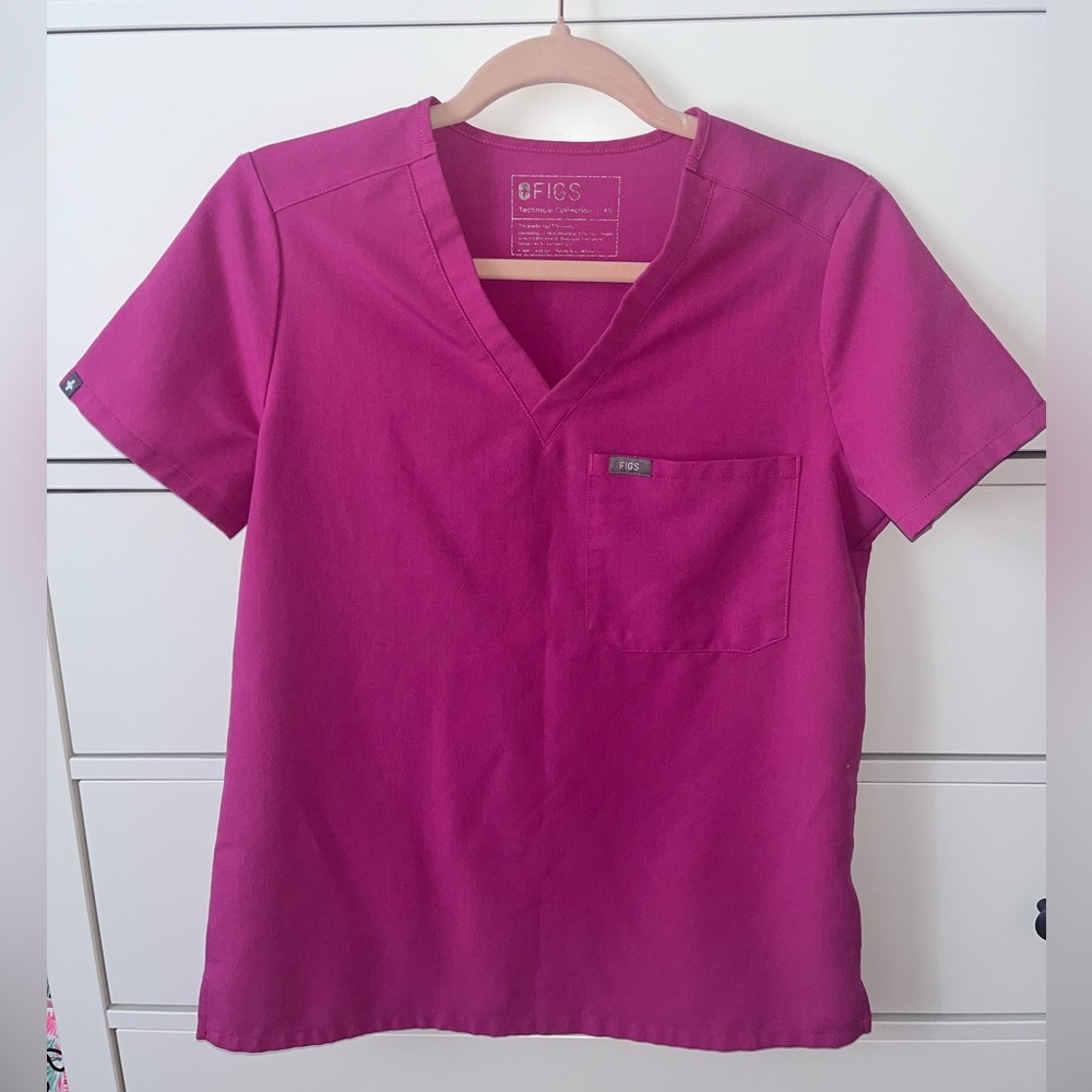 Figs Electric Orchid Catarina Scrub Top